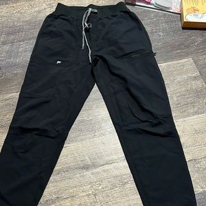 women’s small fabletics scrubs set